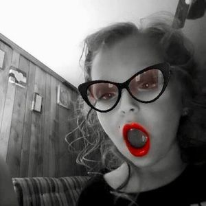 Meet your Posher, Lori